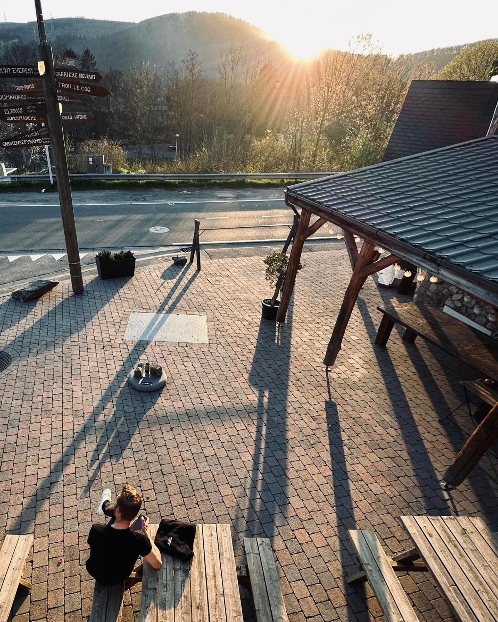Le Coffee Ride Cycling Cafe Hotel Stavelot Exterior foto